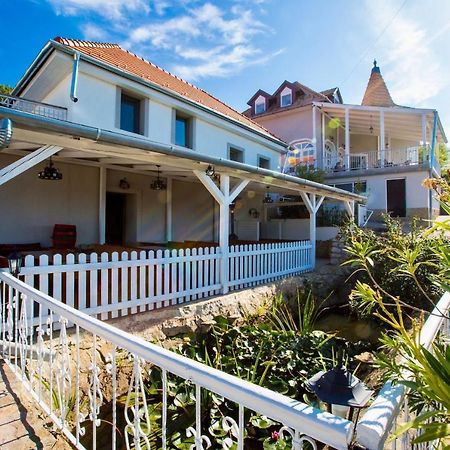 Fogado A Ket Toelgyfahoz Bed & Breakfast Sumeg Exterior photo
