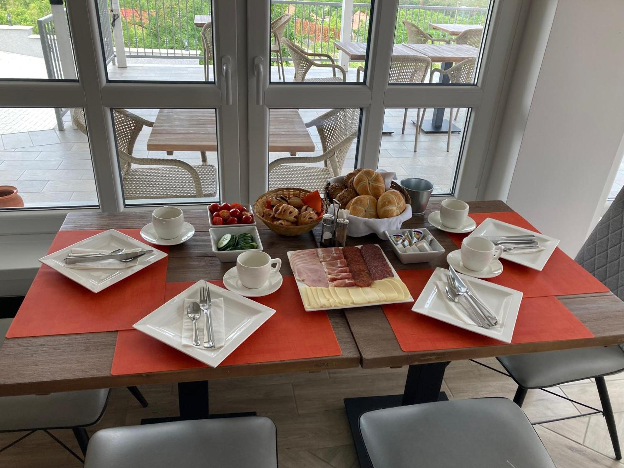 Fogado A Ket Toelgyfahoz Bed & Breakfast Sumeg Exterior photo