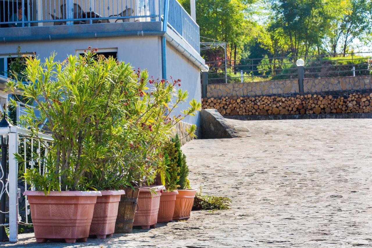 Fogado A Ket Toelgyfahoz Bed & Breakfast Sumeg Exterior photo