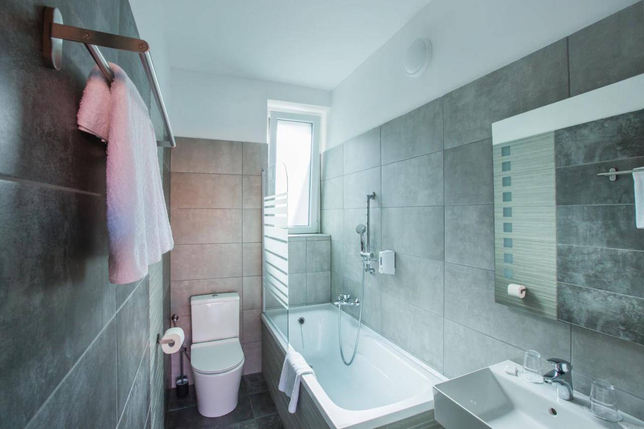 Fogado A Ket Toelgyfahoz Bed & Breakfast Sumeg Exterior photo