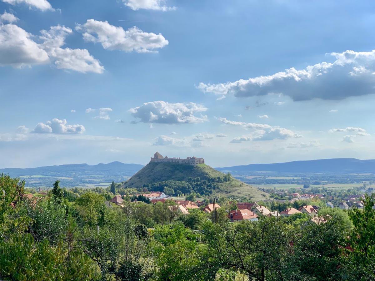 Fogado A Ket Toelgyfahoz Bed & Breakfast Sumeg Exterior photo